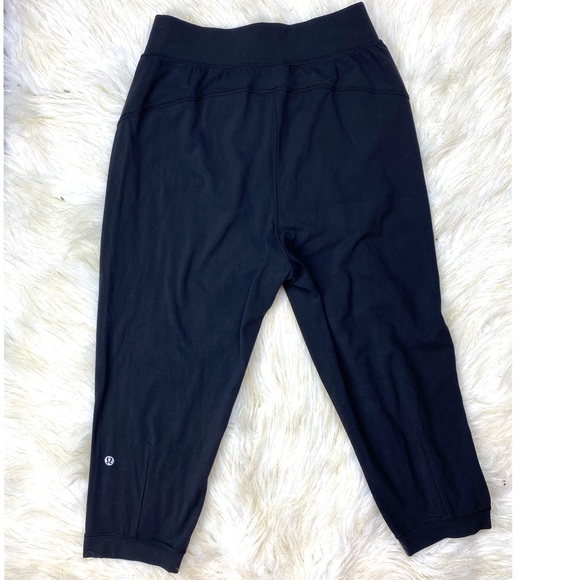 Lululemon Rejuvenate Crop18” black size 4 - Picture 4 of 5
